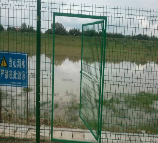 鄂州池塘邊安裝圍